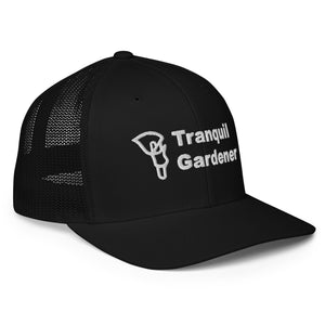 Closed-back trucker cap - White Lettering