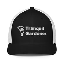 Closed-back trucker cap - White Lettering