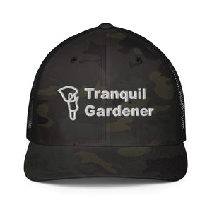 Closed-back trucker cap - White Lettering