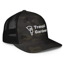 Closed-back trucker cap - White Lettering