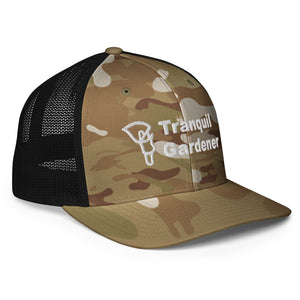 Closed-back trucker cap - White Lettering